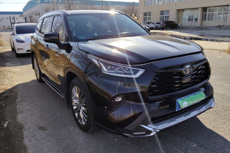 丰田 汉兰达 2023款 2.5L智能电混双擎四驱尊贵版 7座车身外观3