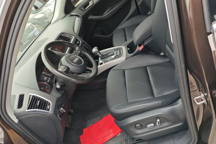 奥迪Q5 2015款 40 TFSI 进取型局部细节19