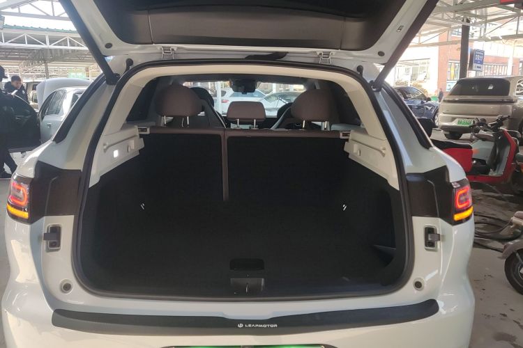 零跑汽车 零跑C11 2023款 增程 200舒享版机舱底盘23