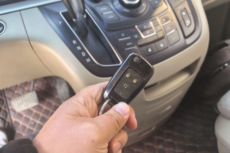 别克GL8 2017款 25S 舒适型 国V中控内饰11