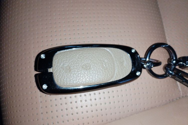 理想汽车 理想ONE 2021款 增程6座版中控内饰11