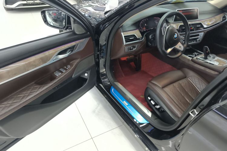 宝马7系 2021款 740Li 领先型 豪华套装中控内饰20
