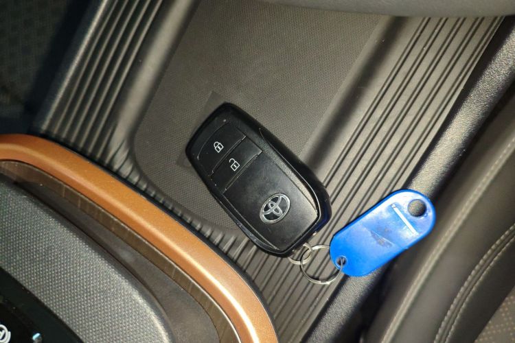 丰田bZ3 2023款 616km 长续航Premium中控内饰7001