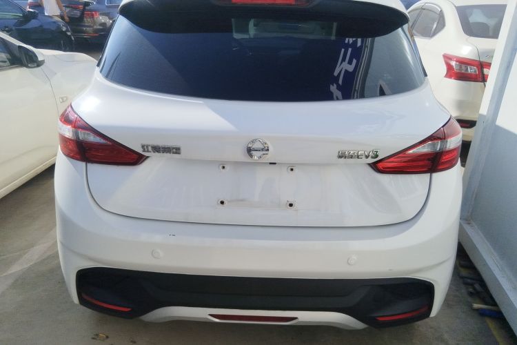 江铃集团新能源 易至EV3 2022款 小雷达悦跑型车身外观6