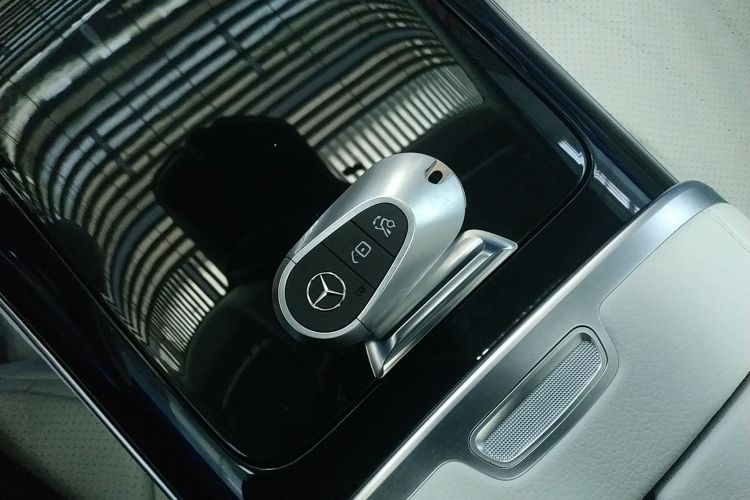 奔驰EQE 2025款 500 4MATIC 先锋版中控内饰11