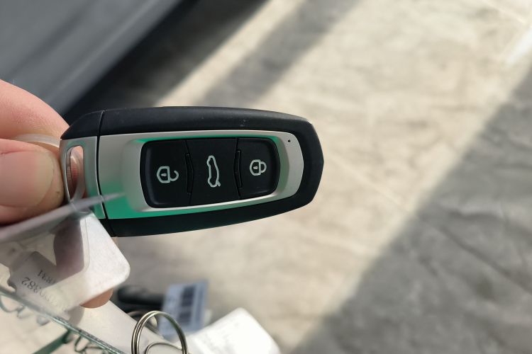 吉利银河 2025款 210km 熊猫卡丁中控内饰7001