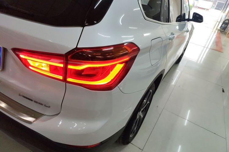 宝马X1 2019款 xDrive20Li 尊享型车身外观9