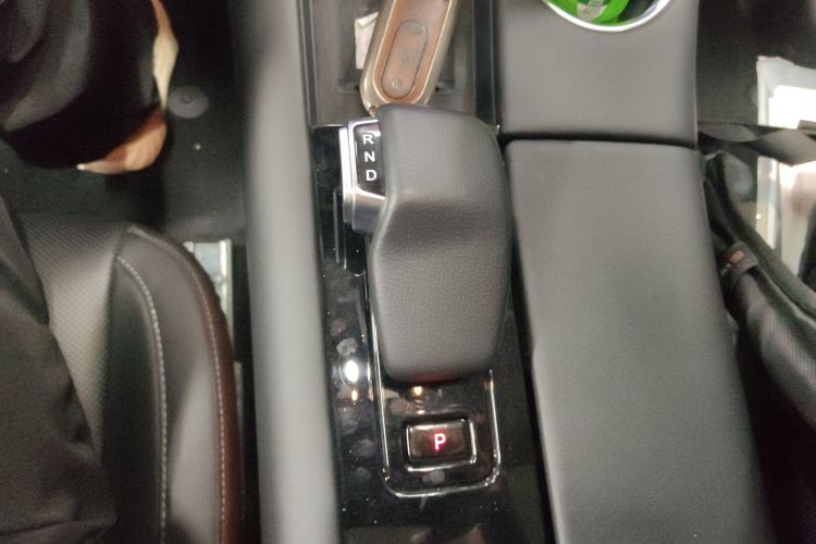 鸿蒙智行 问界M5 2022款 增程四驱性能版中控内饰18