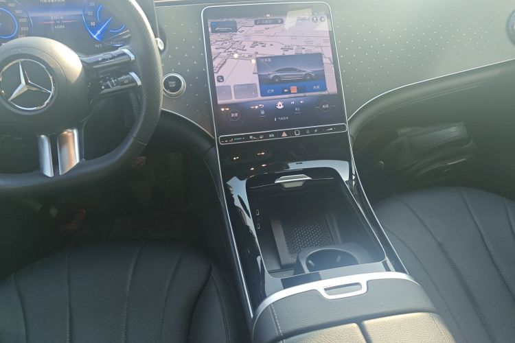 奔驰EQE 2022款 350 先型特别版中控内饰16