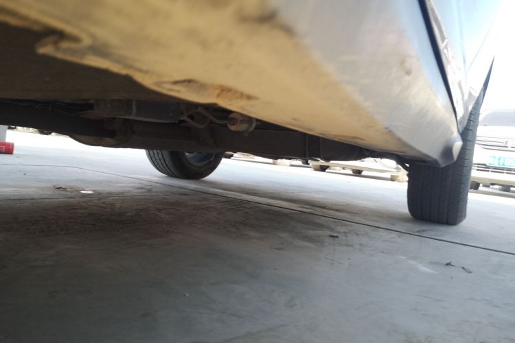 比亚迪S7 2015款 2.0T 升级版 自动尊贵型机舱底盘30