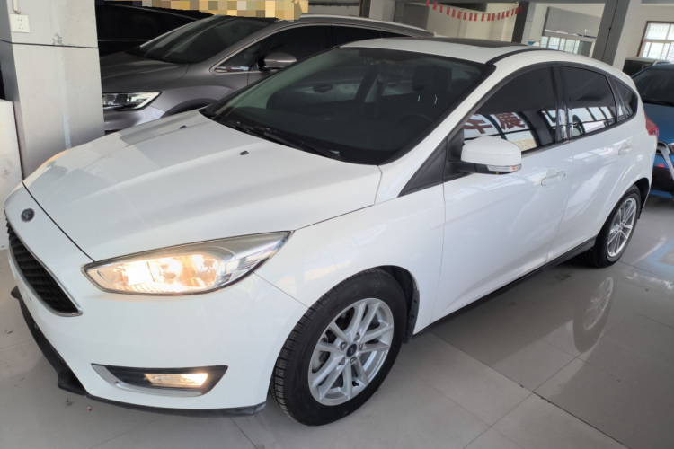 福特 福克斯 2017款 两厢 1.6L 自动风尚型智行版车身外观4