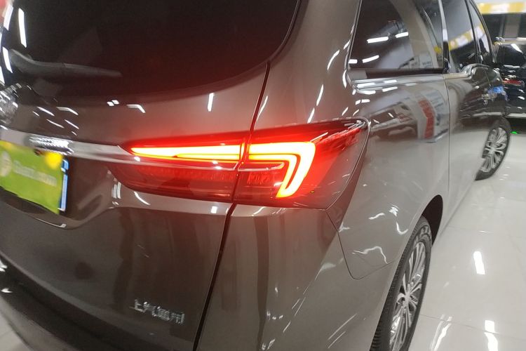 别克GL8 2022款 陆上公务舱 652T 舒适型车身外观9