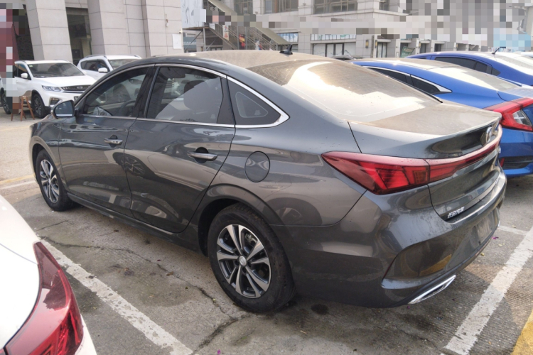 长安 逸动 2024款 PLUS 蓝鲸NE 1.4T GDI DCT高能版车身外观4