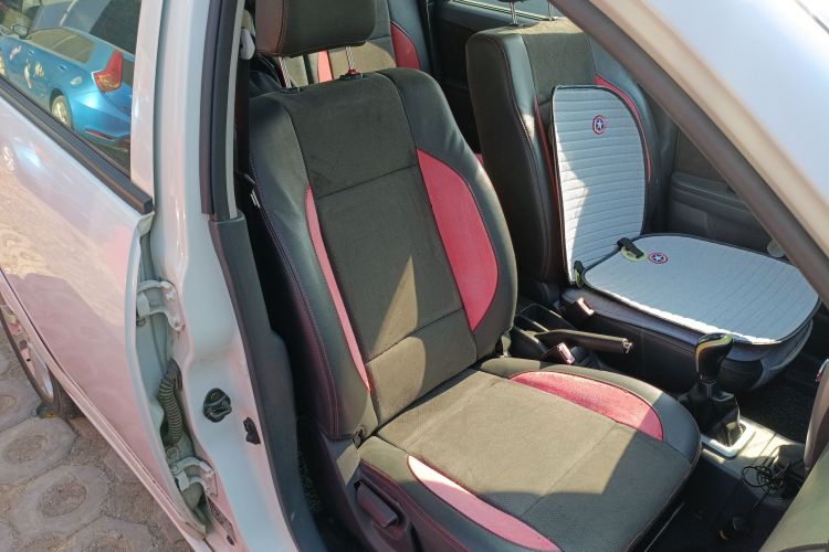 铃木 利亚纳A6 2014款 两厢 1.4L 手动理想型局部细节41