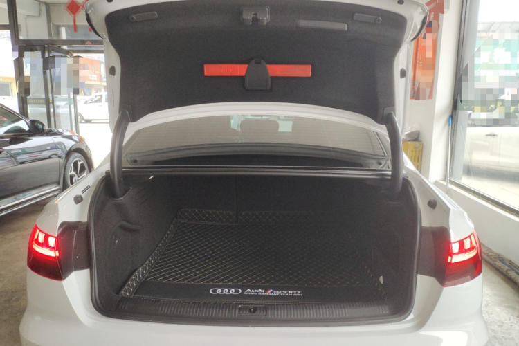 奥迪A4L 2022款 40 TFSI 时尚动感型机舱底盘23