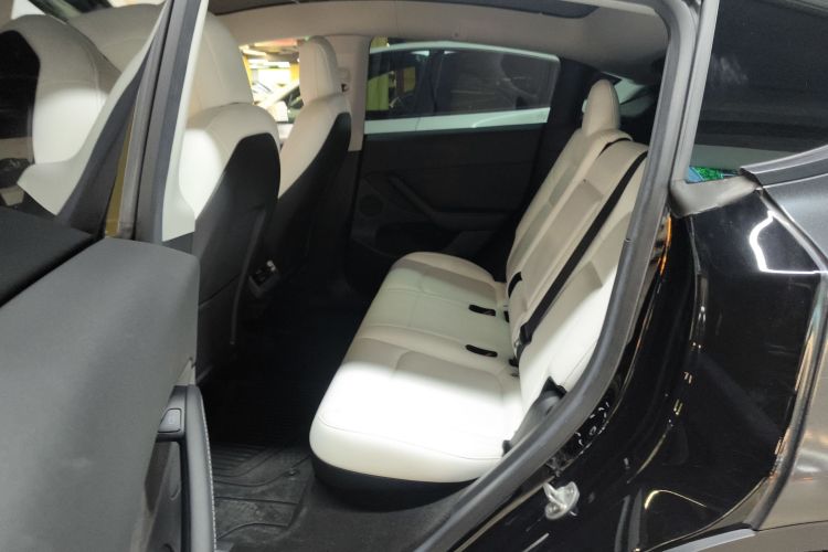 特斯拉 Model Y 2021款 Performance高性能全轮驱动版中控内饰7004