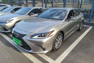 雷克萨斯ES 2021款 300h 卓越版