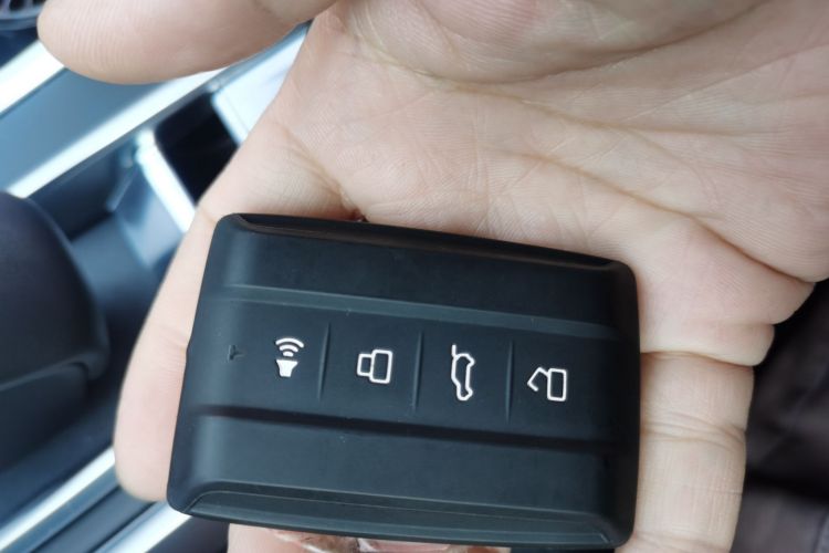 坦克400 2025款 2.0T 汽油版中控内饰7001