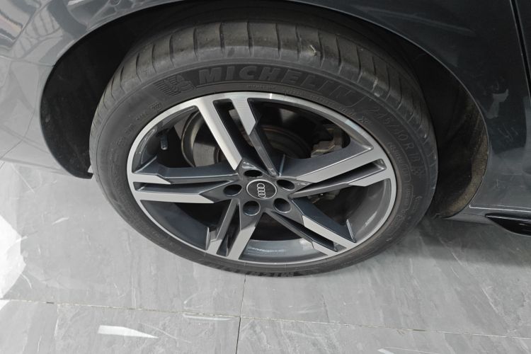 奥迪A4L 2022款 40 TFSI 豪华动感型车身外观6002