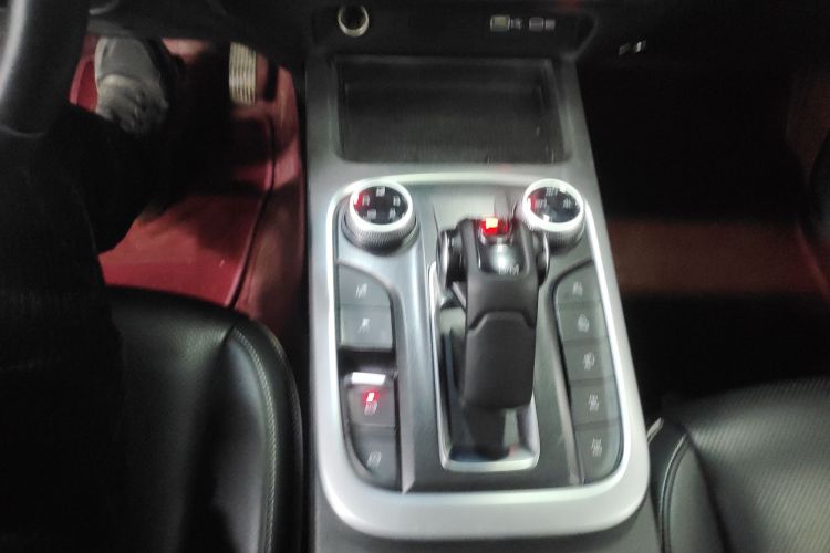 坦克300 2024款 2.0T 征服者中控内饰18