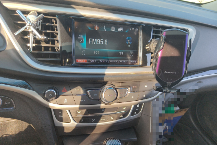 别克 英朗 2015款 18T 双离合豪华型中控内饰16