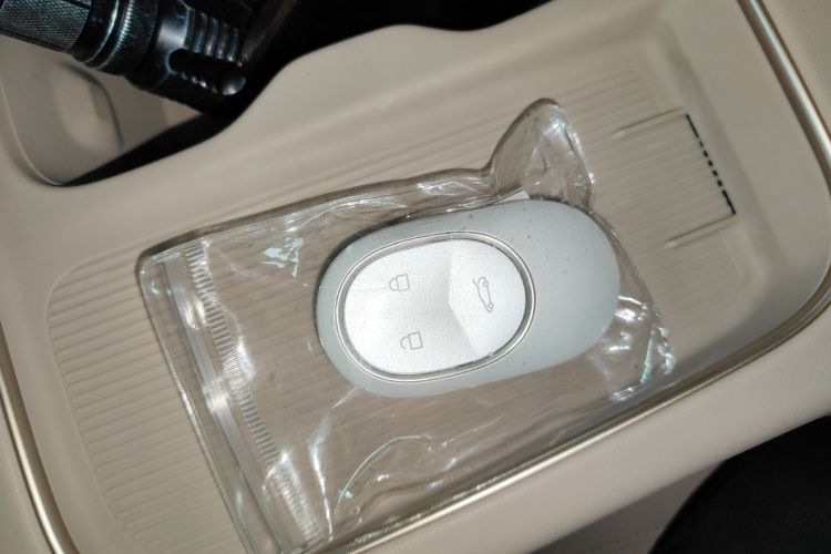 蔚来EC7 2023款 75kWh中控内饰7001