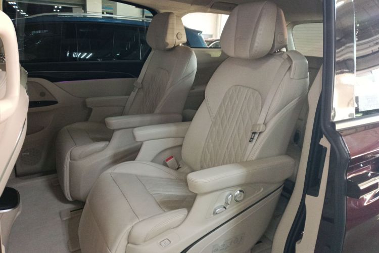 别克GL8 2021款 Avenir艾维亚 七座亲礼版中控内饰7004