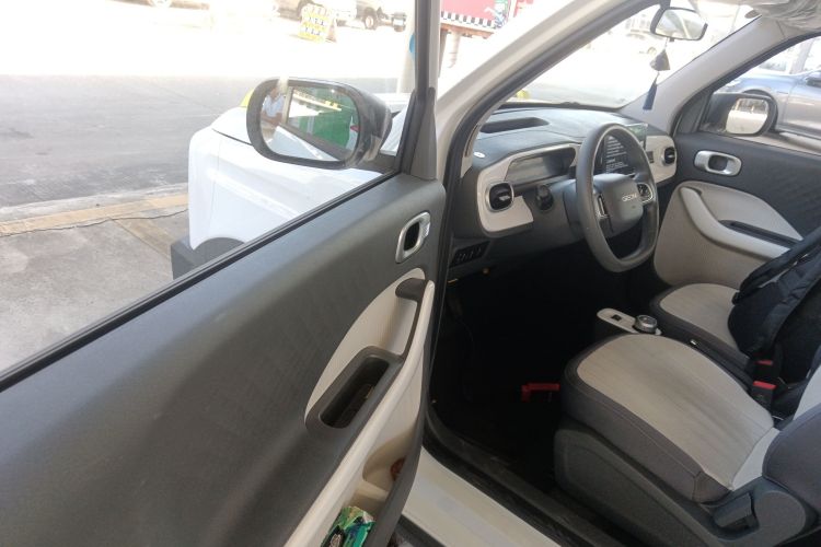 吉利银河 2025款 210km 熊猫骑士中控内饰20