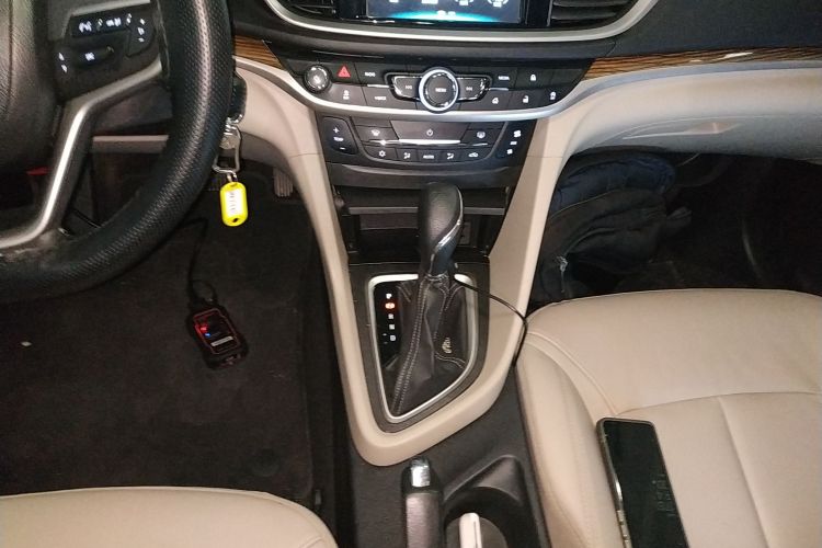 别克 阅朗 2019款 15T 双离合互联精英型 国V中控内饰18