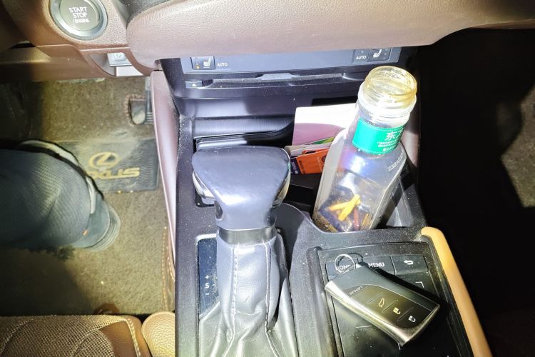 雷克萨斯ES 2018款 200 卓越版 国V中控内饰18