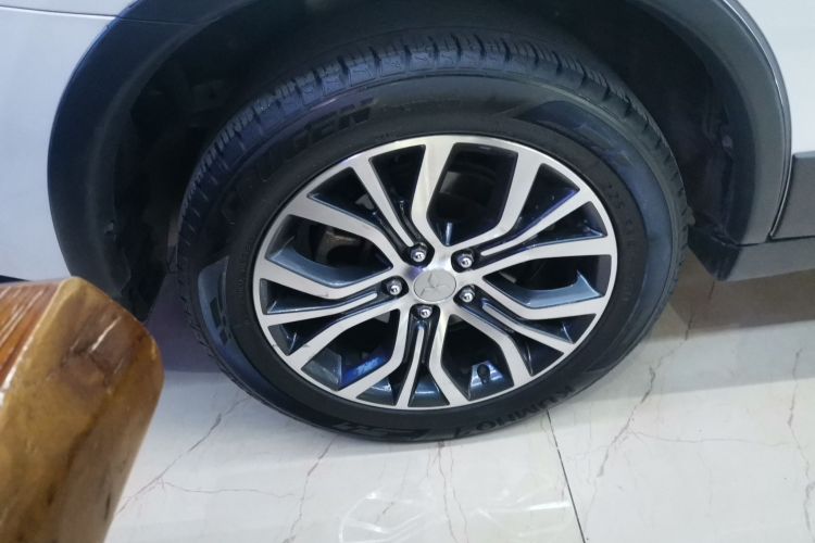 三菱 欧蓝德 2018款 2.4L 四驱豪华版 7座车身外观6008