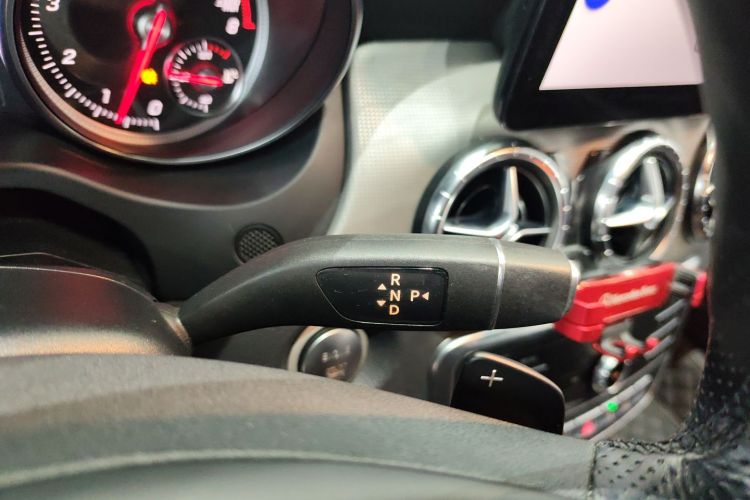 奔驰CLA 2019款 CLA 200 时尚型中控内饰18