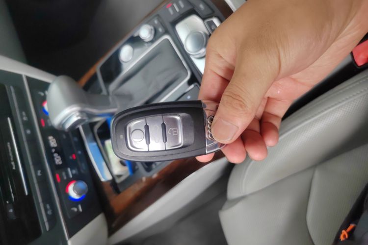 奥迪A6L 2012款 35 FSI 舒适型中控内饰7001