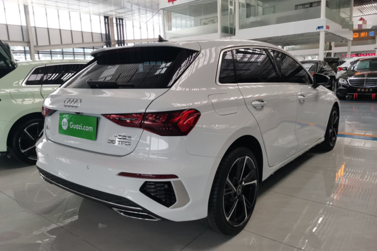 奥迪A3 2023款 改款 Sportback 35 TFSI 时尚运动型车身外观7