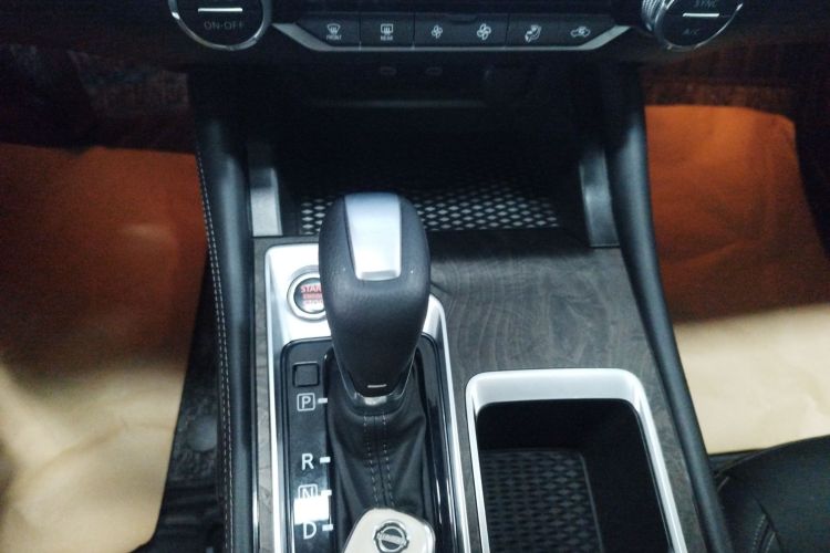 日产 天籁 2022款 2.0L XL-TLS 悦享版中控内饰18