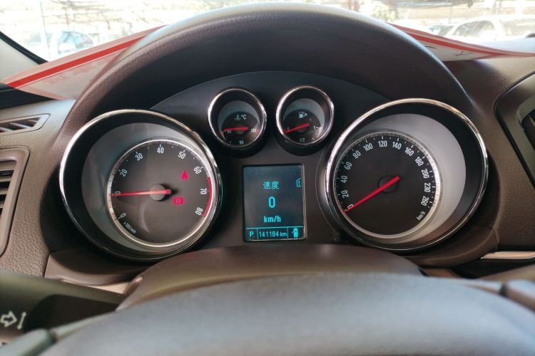 别克 君威 2014款 2.0L 领先时尚型中控内饰14