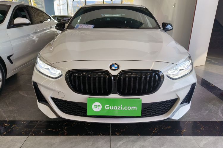 宝马1系 2023款 120i M运动曜夜版车身外观6001