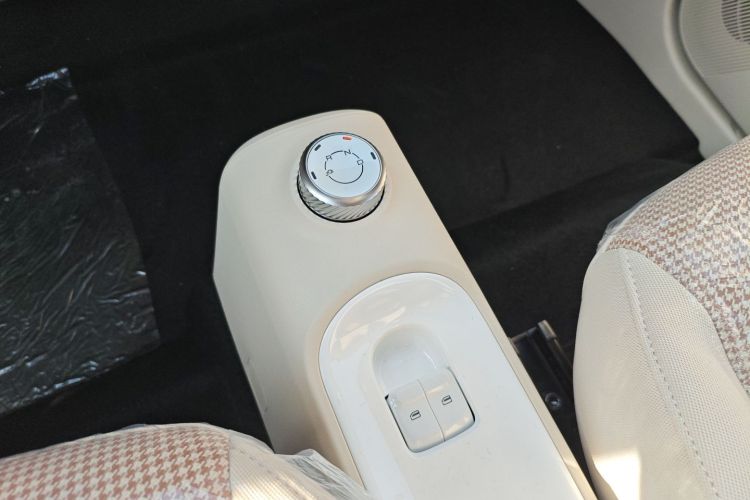 五菱汽车 宏光MINIEV 2024款 第三代 215km 青春版局部细节18