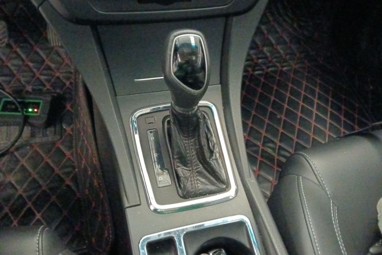 吉利汽车 帝豪 2017款 三厢百万款 1.5L CVT向上版中控内饰18