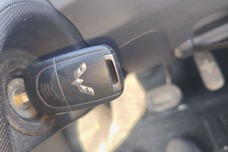 五菱汽车 宏光MINIEV 2021款 马卡龙时尚款 磷酸铁锂中控内饰7001