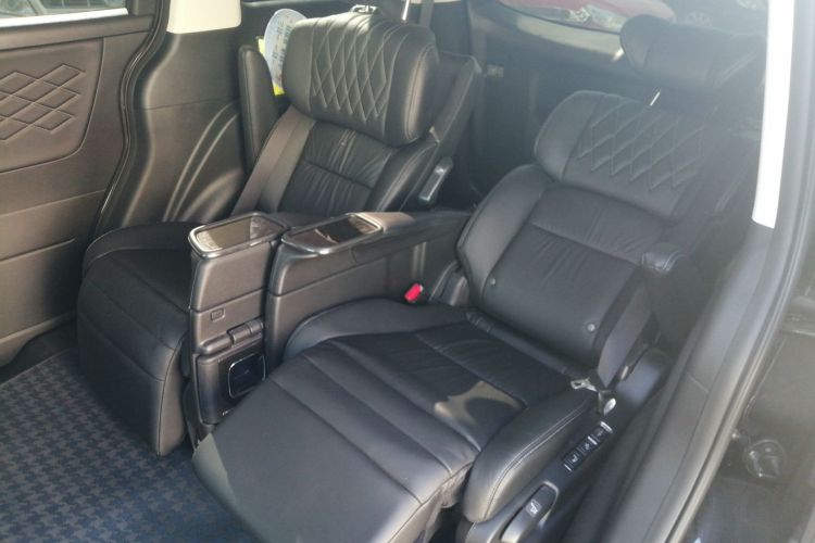 本田 艾力绅 2019款 2.0L 混动豪华版中控内饰7004