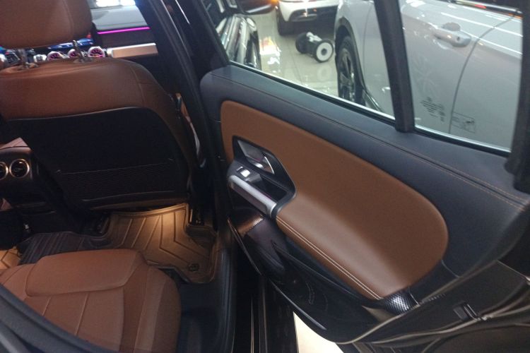 奔驰GLB 2024款 GLB 220 时尚型中控内饰7006