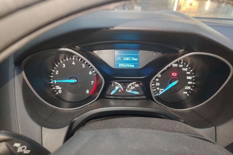 福特 福克斯 2017款 两厢 1.6L 手动舒适型智行版中控内饰15