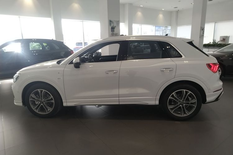 奥迪Q3 2024款 40 TFSI 时尚动感型车身外观4