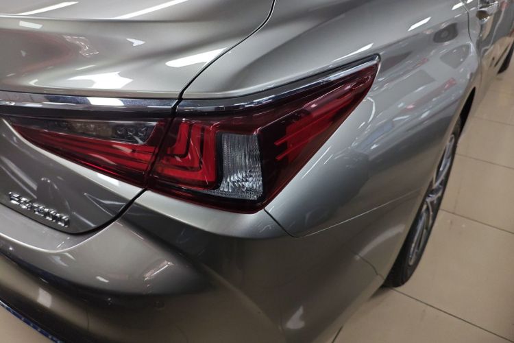雷克萨斯ES 2021款 200 豪华版车身外观9