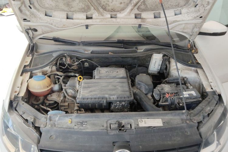 大众 Polo 2014款 1.4L 自动舒适版机舱底盘24