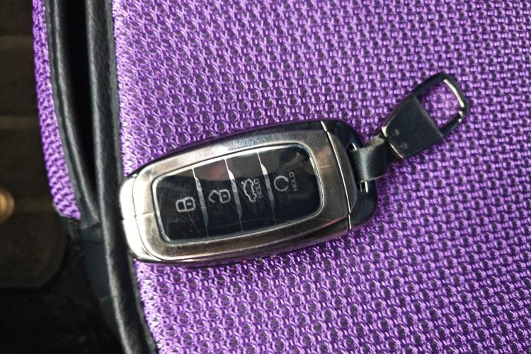 红旗H5 2018款 30TD 型动版中控内饰7001