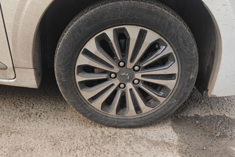 五菱汽车 五菱佳辰 2022款 1.5T CVT尊享旗舰型车身外观10