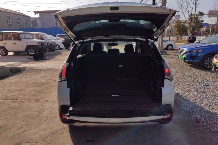 标致3008 2016款 1.6THP 自动经典版机舱底盘23