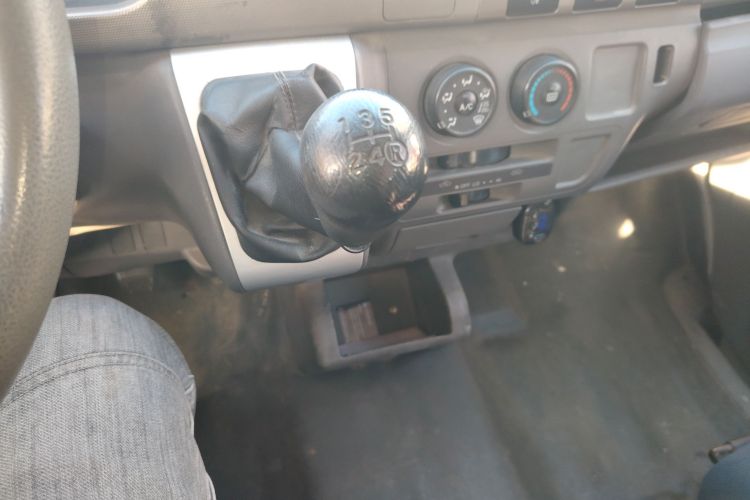 金龙 凯锐浩克 2018款 2.2L M1标准型V22中控内饰18